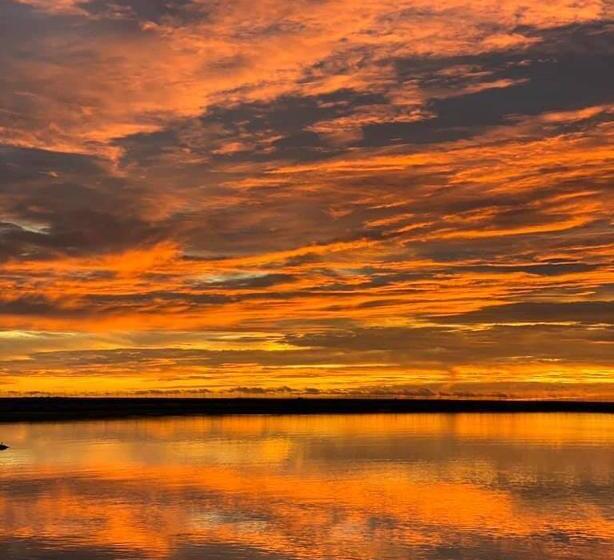 اتاق لوکس, Clove Beach