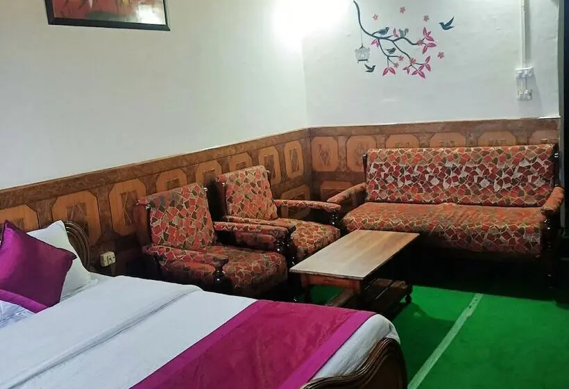 デラックスルーム, Goroomgo Tribhuwan Ranikhet