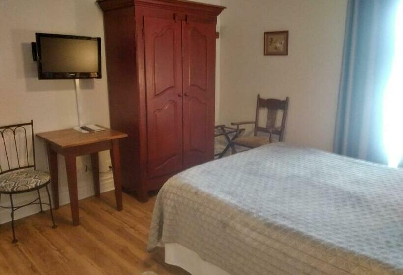 Четырехместный Номер Стандарт, Auberge Knowlton