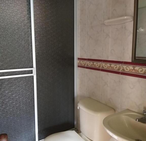 Chambre Quadruple Standard, Mónaco