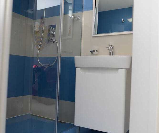 Economy Triple Room, Cities Gallery Apart