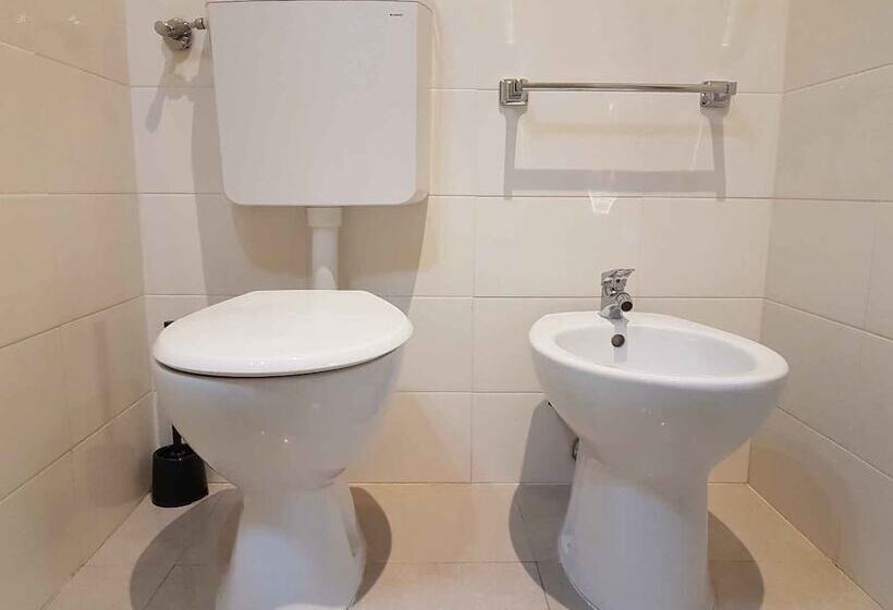 اتاق استاندارد چهار تخته, Piramide