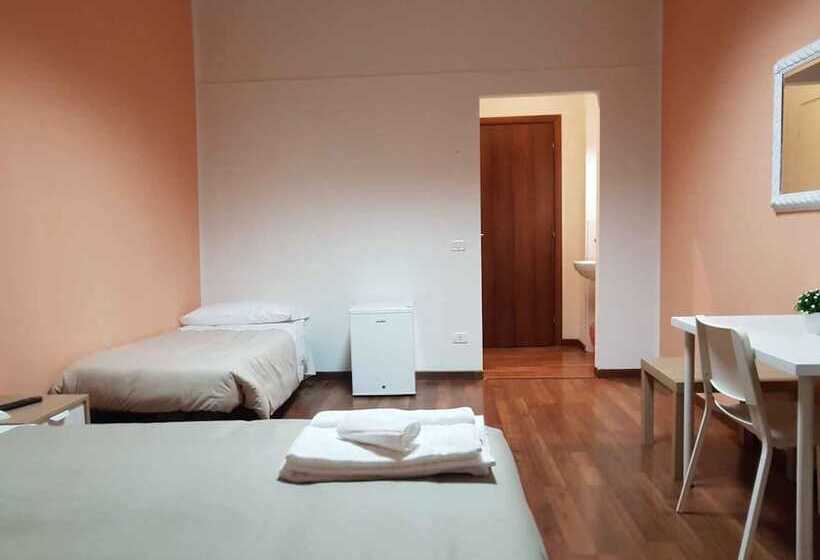 اتاق استاندارد سه نفره, Piramide