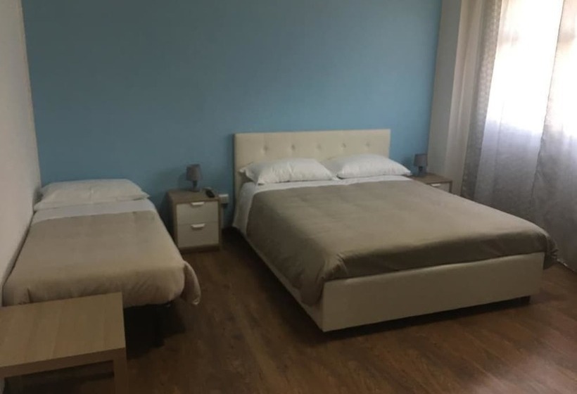 اتاق استاندارد سه نفره, Piramide