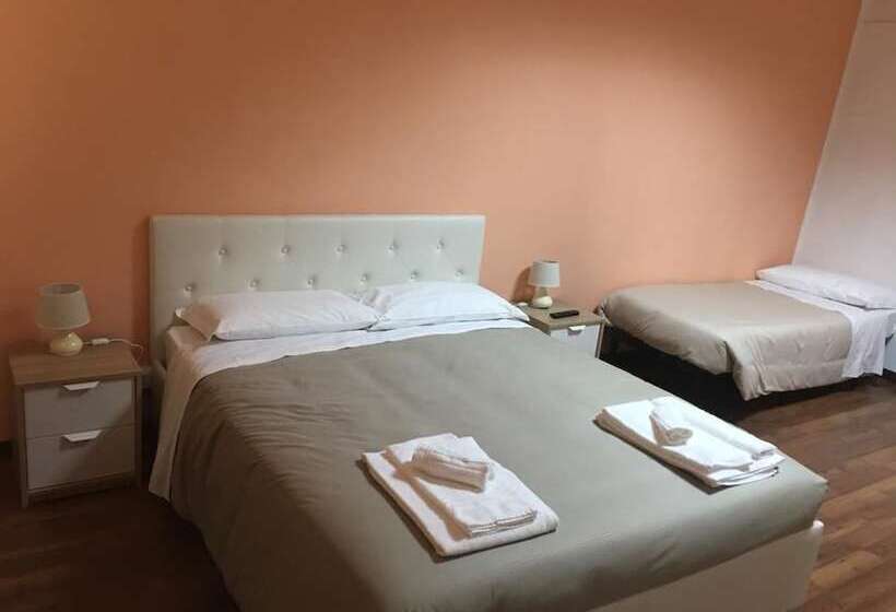 اتاق استاندارد سه نفره, Piramide