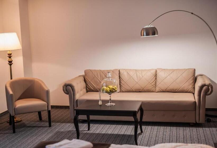 اتاق خانوادگی, Bernardazzi Grand