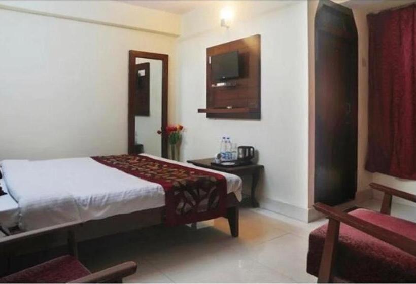 اتاق خانوادگی, Moon Hotel Mallital, Near Nainital High Court