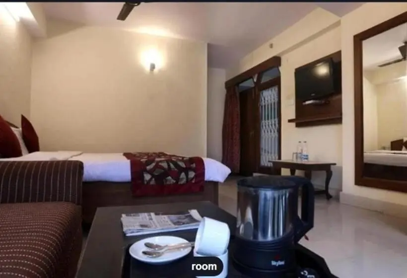 Perhehuone, Moon Hotel Mallital, Near Nainital High Court