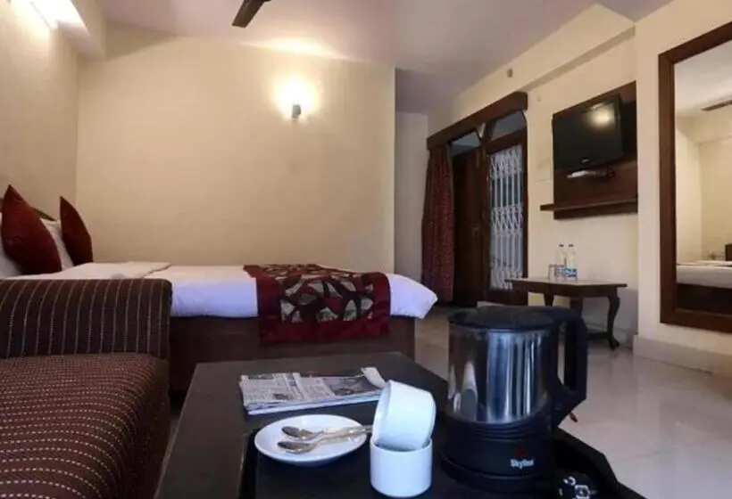 Perhehuone, Moon Hotel Mallital, Near Nainital High Court