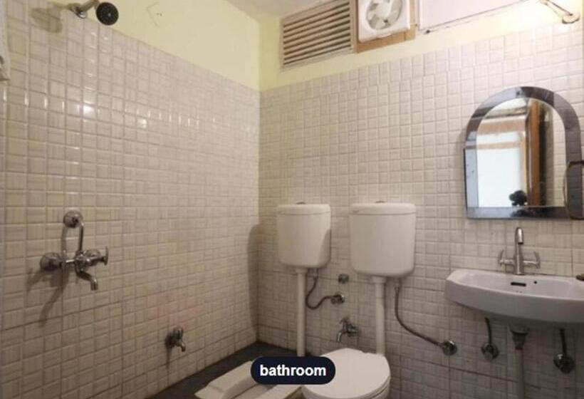 اتاق خانوادگی, Moon Hotel Mallital, Near Nainital High Court