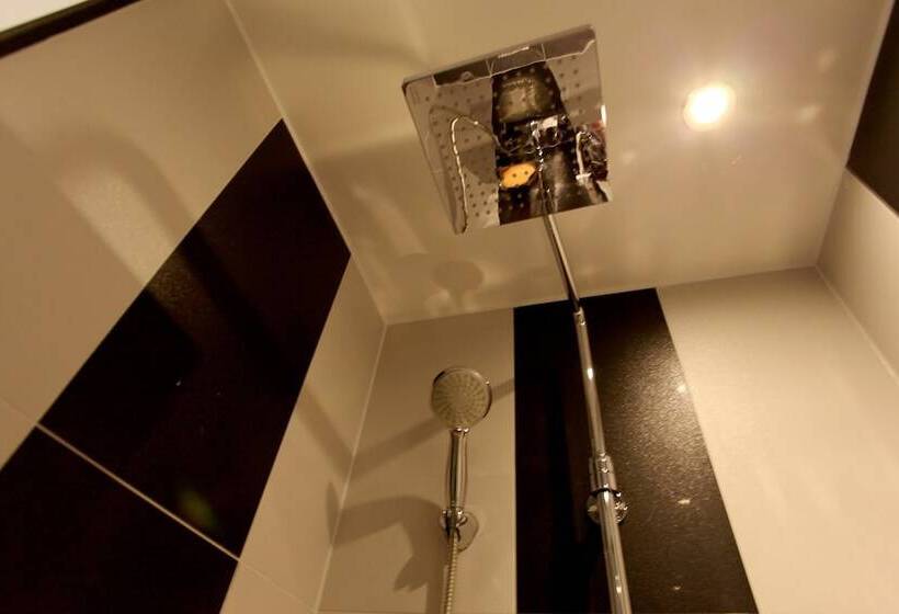 Camera Standard, Hwagok Lush