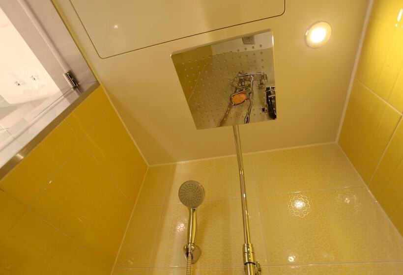 Camera Standard, Hwagok Lush