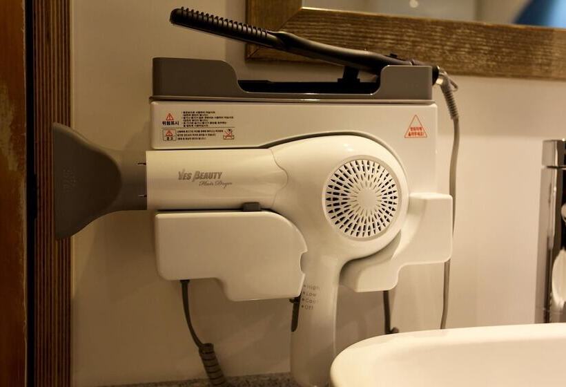 Camera Standard, Hwagok Lush