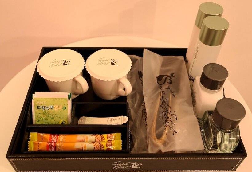 Camera Standard, Hwagok Lush