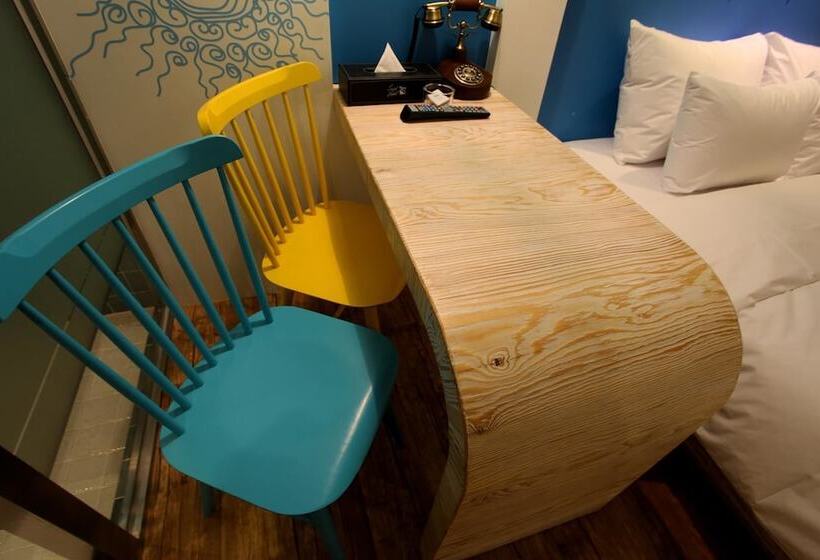 Camera Standard, Hwagok Lush