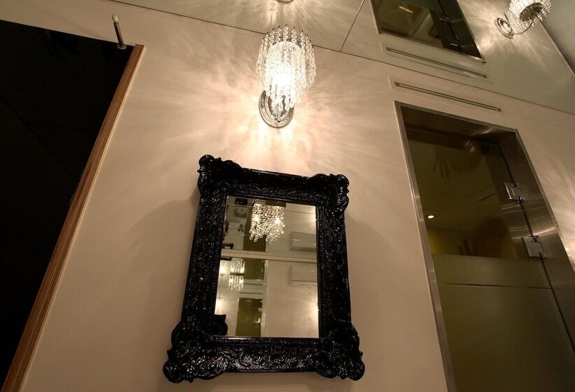 Camera Standard, Hwagok Lush