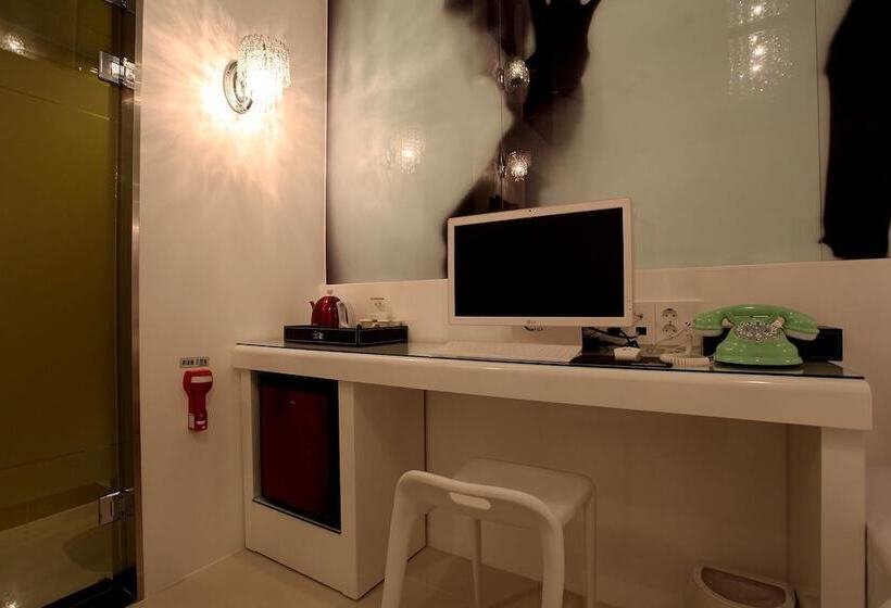 Camera Standard, Hwagok Lush