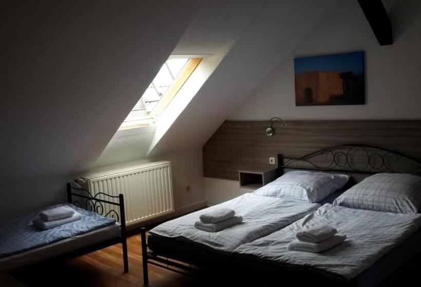 غرفة قياسية ثلاثية, Pension Zentrum Riesa