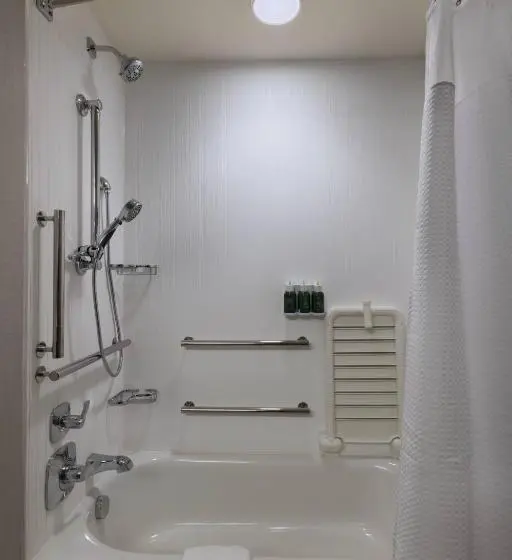 身障者適用キングサイズベッドルーム, Courtyard St. Louis Brentwood