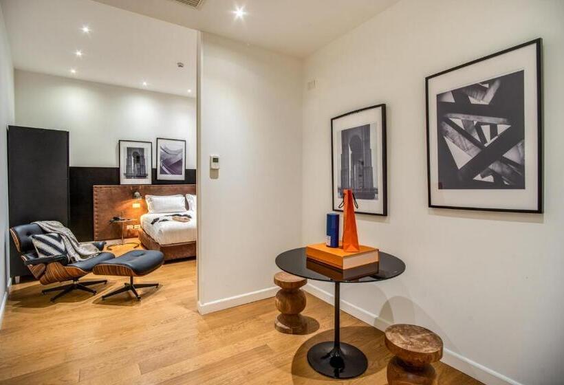 סוויטת ג'וניור, The Talent