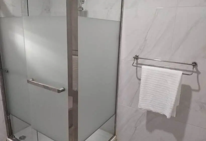 اتاق لوکس با تخت بزرگ, Mitos Luxury Suites