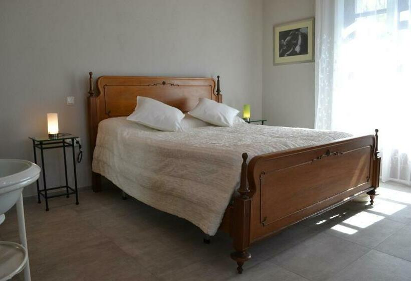 スタンダードスタジオ, La Cascina Dei Banditi