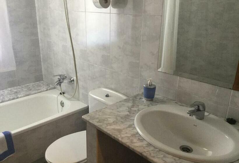 Номер Стандарт с Балконом, Hostal El Quintà