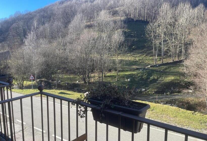 Номер Стандарт с Балконом, Hostal El Quintà