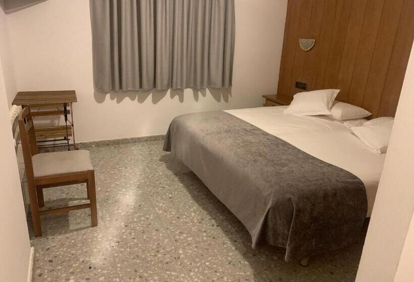 Номер Стандарт, Hostal El Quintà