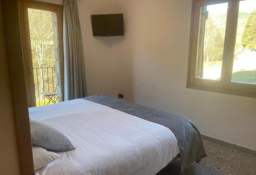 Номер Стандарт с Балконом, Hostal El Quintà