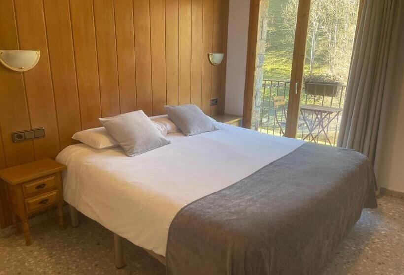 Номер Стандарт с Балконом, Hostal El Quintà