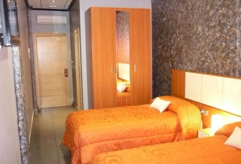 スタンダードトリプルルーム, Hostal Kavanna