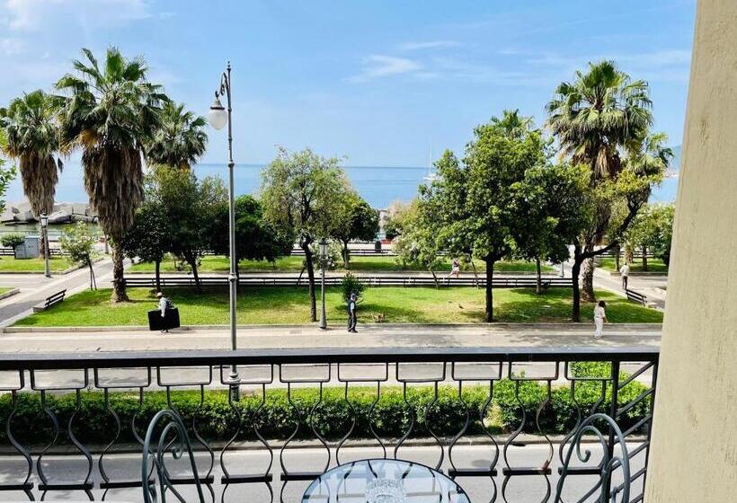 سوییت با چشم‌انداز دریا, Rarityart Guesthouse