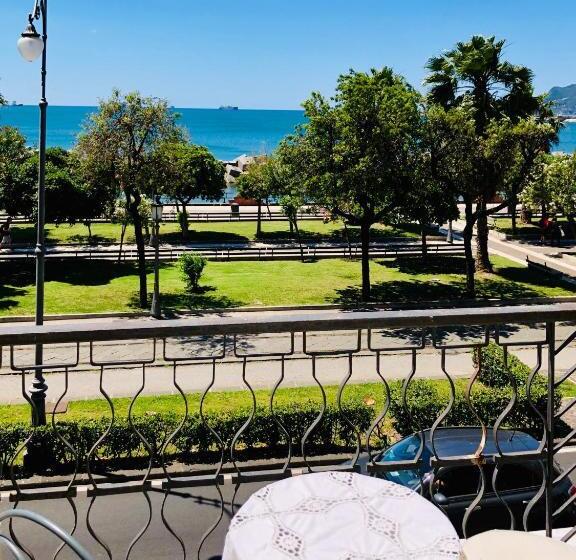 سوییت با چشم‌انداز دریا, Rarityart Guesthouse