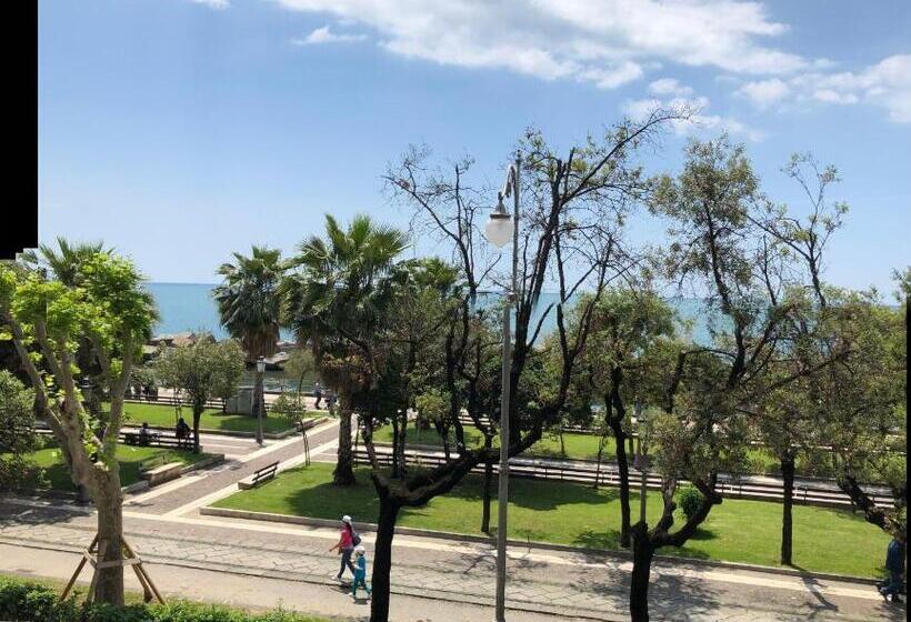 سوییت با چشم‌انداز دریا, Rarityart Guesthouse