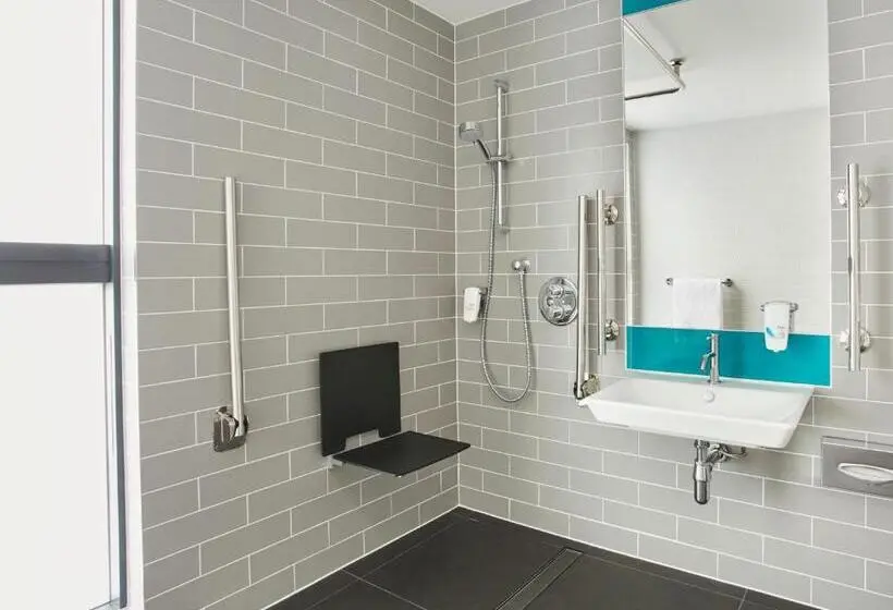 身障者適用スタンダードルーム, Holiday Inn Express   Wiesbaden, An Ihg