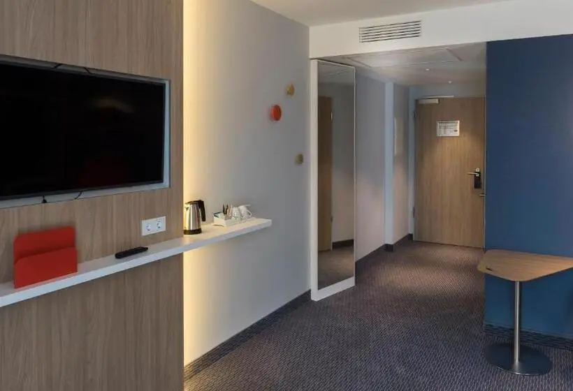 身障者適用スタンダードルーム, Holiday Inn Express   Wiesbaden, An Ihg