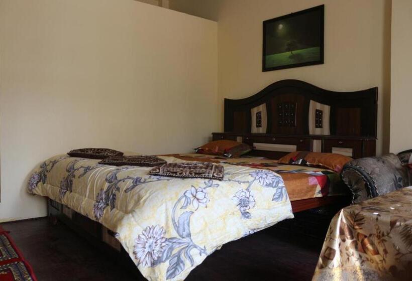 Quarto Economy, Mother Hostel