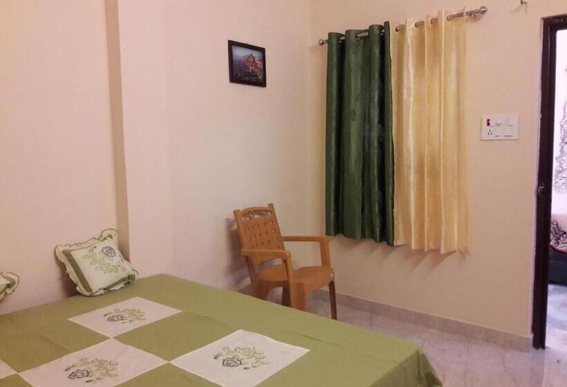 اتاق اکونومی, Mother Hostel