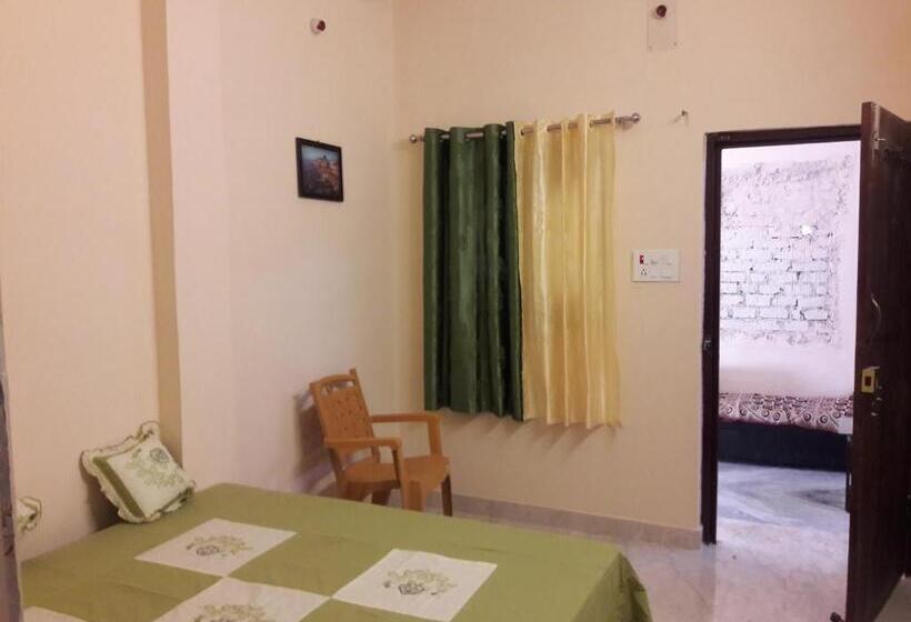 اتاق اکونومی, Mother Hostel