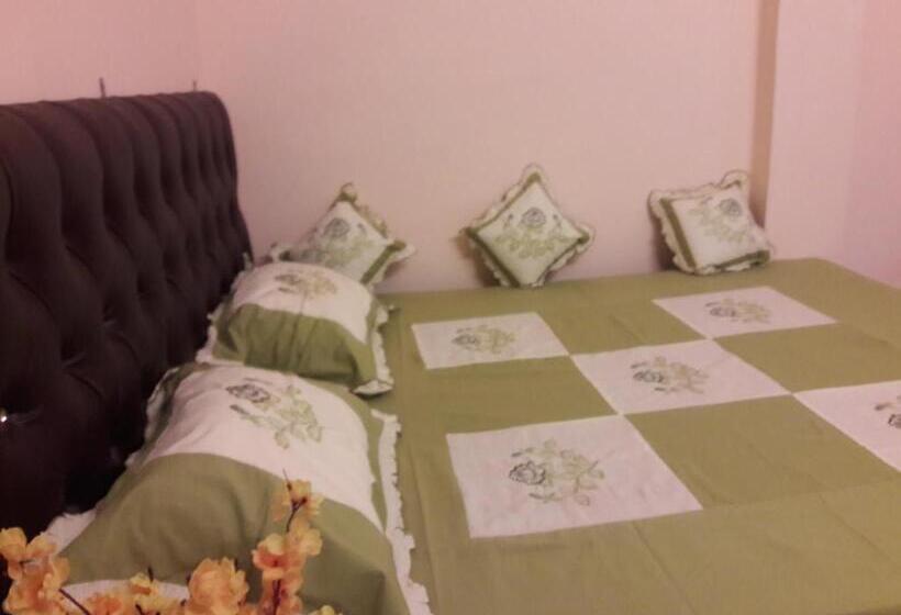 Quarto Economy, Mother Hostel