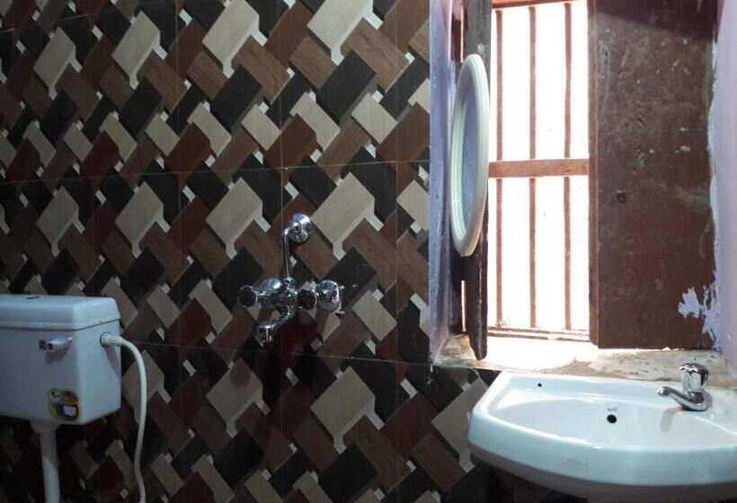 اتاق خانوادگی, Mother Hostel