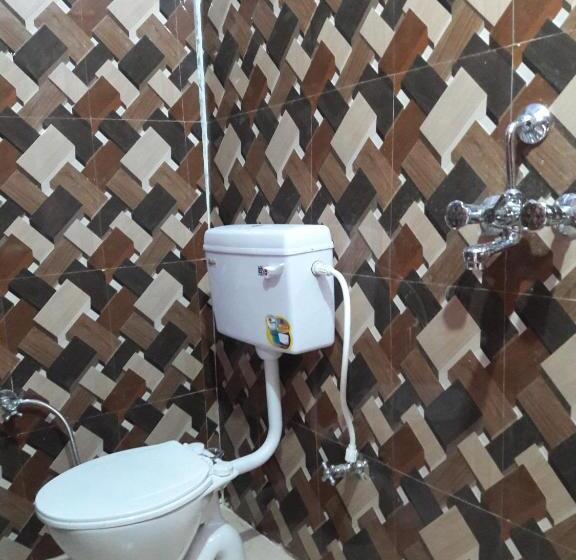 اتاق خانوادگی, Mother Hostel