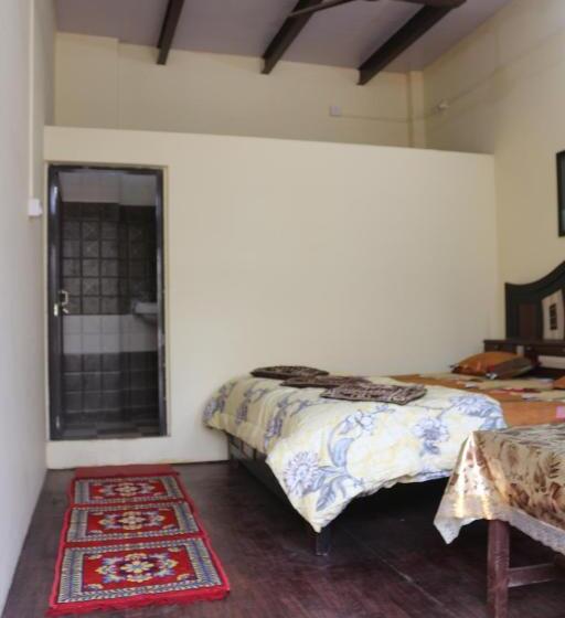 اتاق لوکس, Mother Hostel