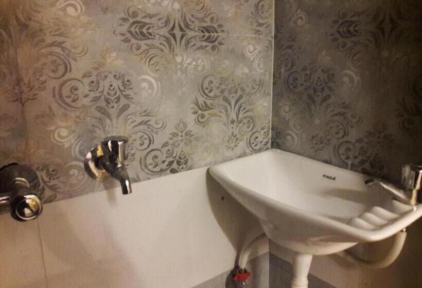 اتاق اکونومی یک تخته, Mother Hostel