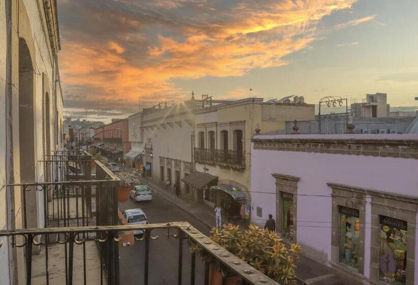 غرفة قياسية ثلاثية, El Rincón De Jesusita