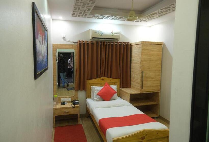 غرفة قياسية فردية, Centre Point