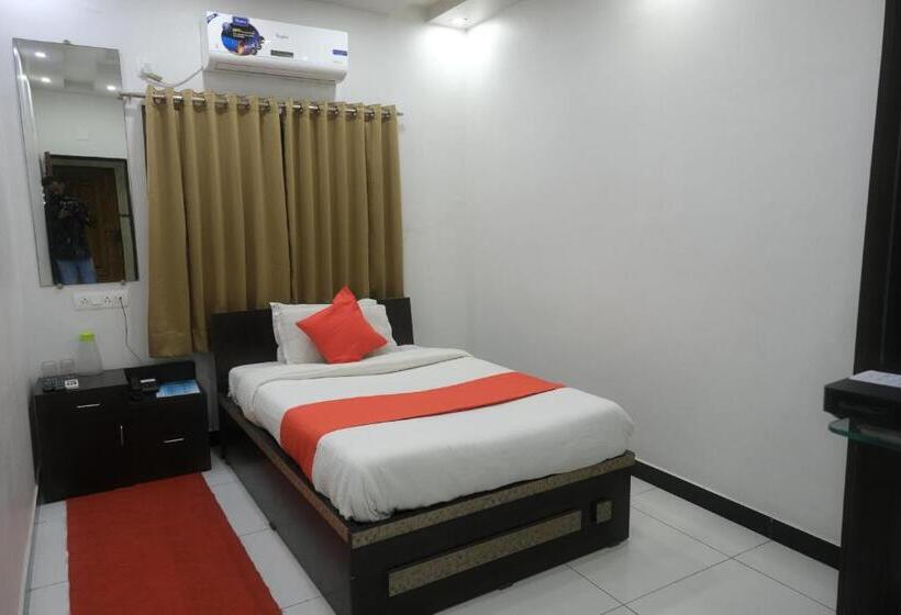 غرفة قياسية فردية, Centre Point