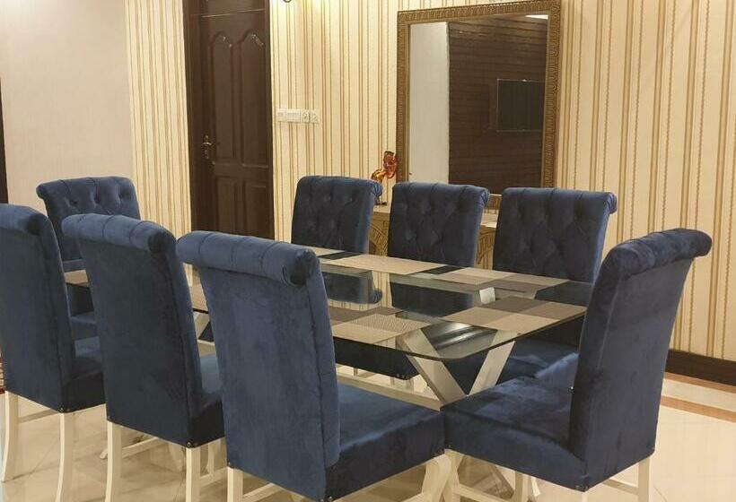 ویلای استاندارد 3 خوابه, Royal Villa F 10/2