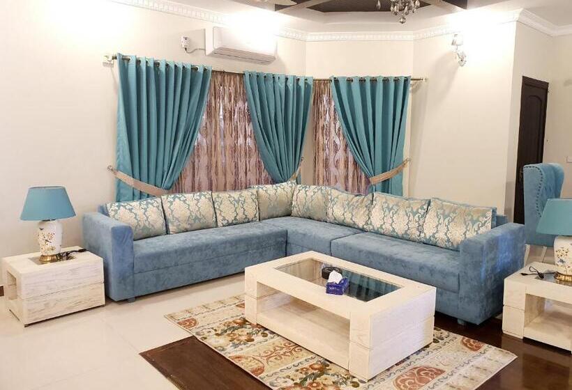 اتاق سوپریور با تخت بزرگ, Royal Villa F 10/2